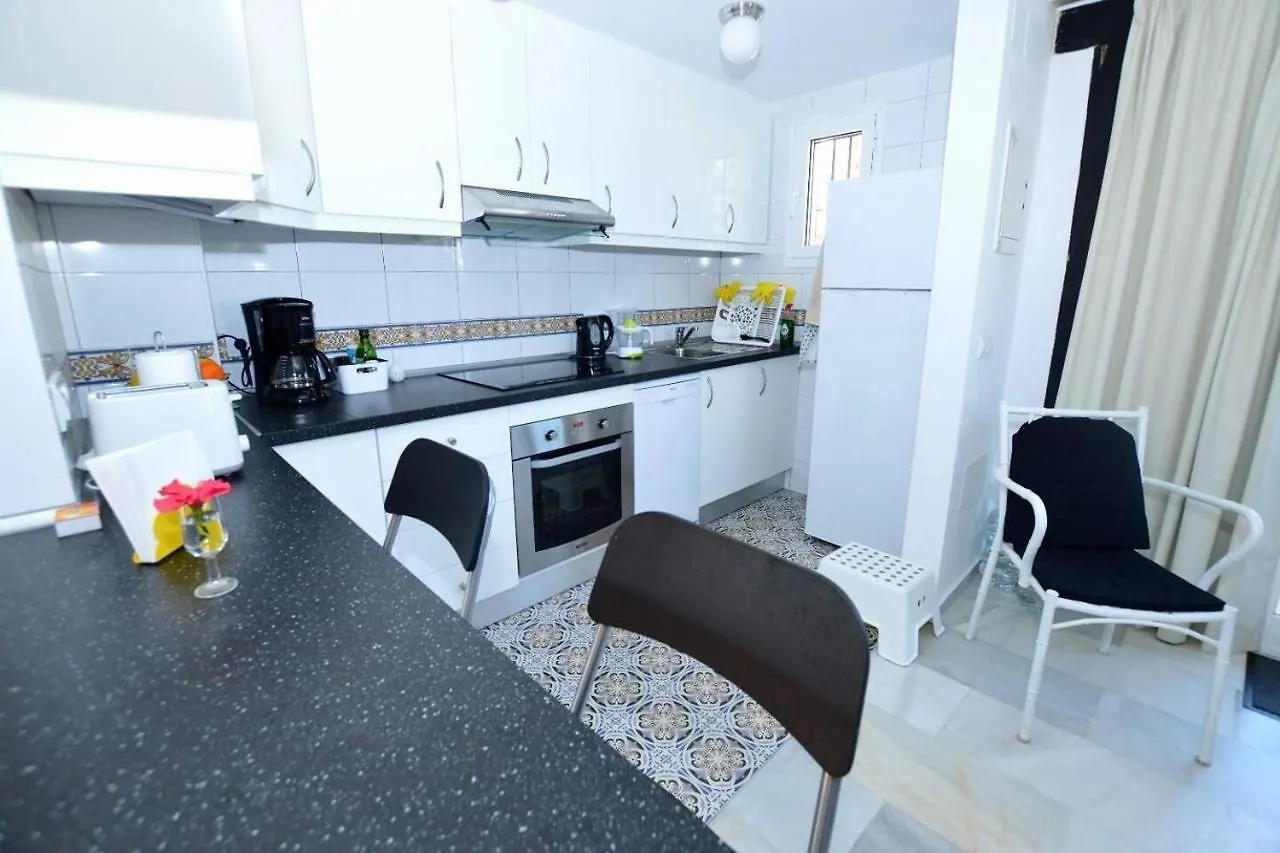 Calahonda - Sleeps 6 - Parking - Garden - Pool Villa Sitio de Calahonda