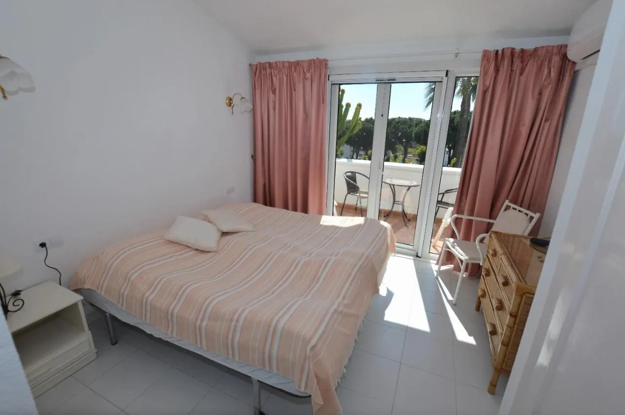 Calahonda - Sleeps 6 - Parking - Garden - Pool Villa Sitio de Calahonda